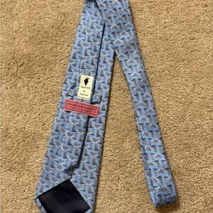 Vineyard Vines Preppy Fun Light Blue Triathlon Print Handmade 100% Silk Tie